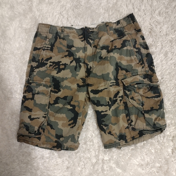 Levi's Army Camouflage Cargo Men's Shorts - Picture 2 of 5